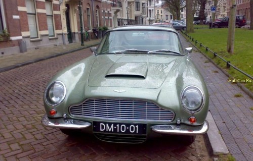    Aston Martin DB6 