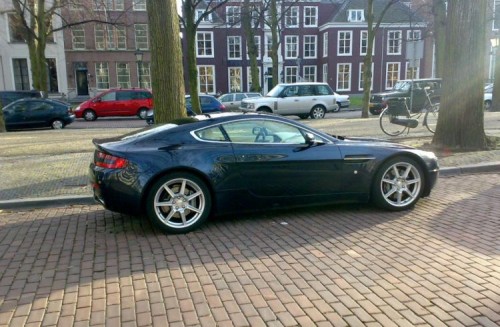 Aston Martin Vantage V8 