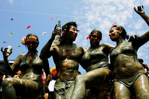     (Boreyong Mud Festival)    