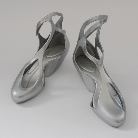     (Zaha Hadid)  Melissa