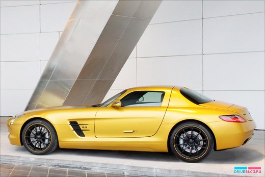 Mercedes-Benz SLS AMG Desert Gold