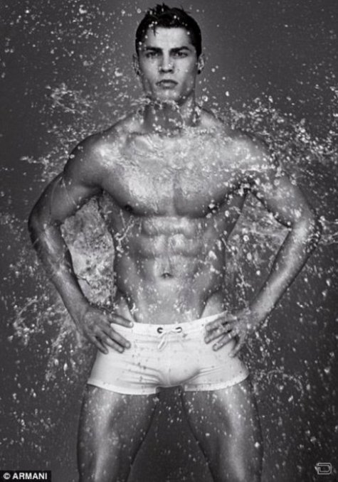 Cristiano Ronaldo   -  Armani