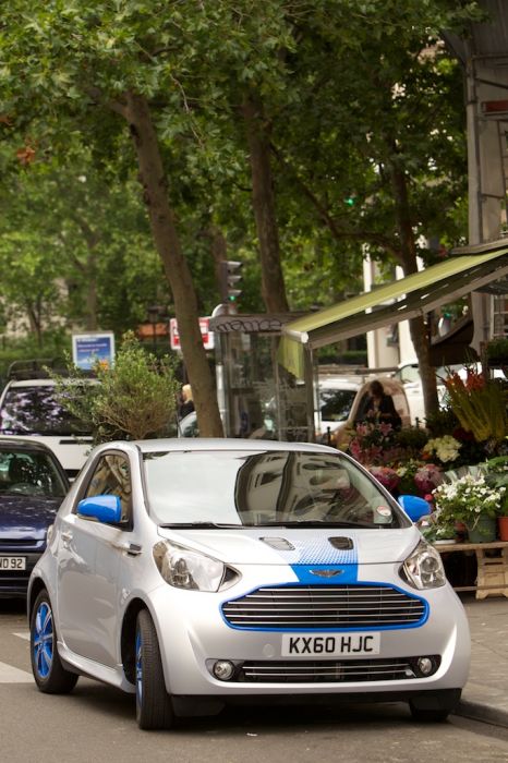 Colette & Aston Martin Cygnet ()